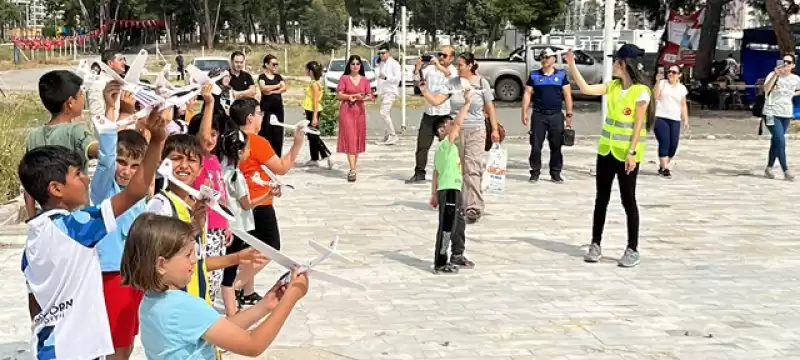 Hatay'da Depremzede çocuklar Model Uçak Etkinliğinde Eğlendi