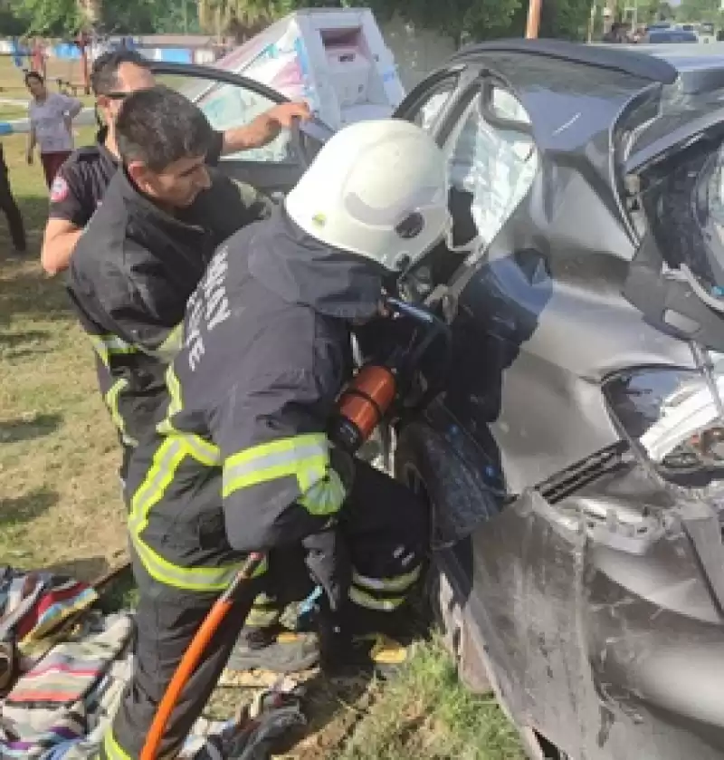 Hatay'da Panelvan Ile Otomobil çarpıştı, 4 Kişi Yaralandı