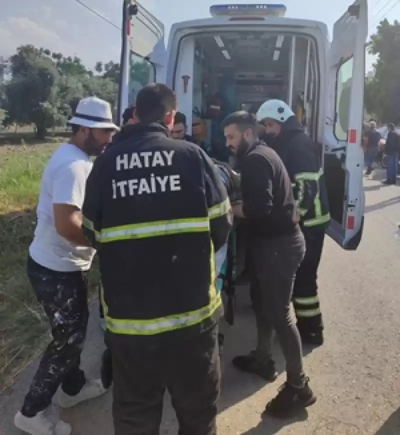 Hatay'da Panelvan Ile Otomobil çarpıştı, 4 Kişi Yaralandı