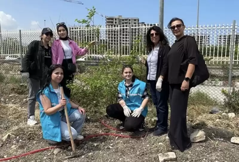 Hatay'da Depremde Hayatını Kaybeden 5 öğrencinin Anısına 200 Fidan Dikildi