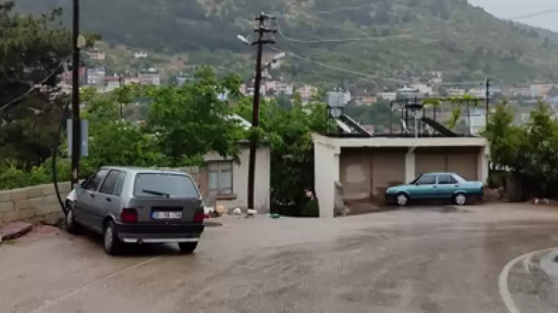 Hatay'da Bahçe Duvarına çarpan Otomobilin Sürücüsü Yaralandı