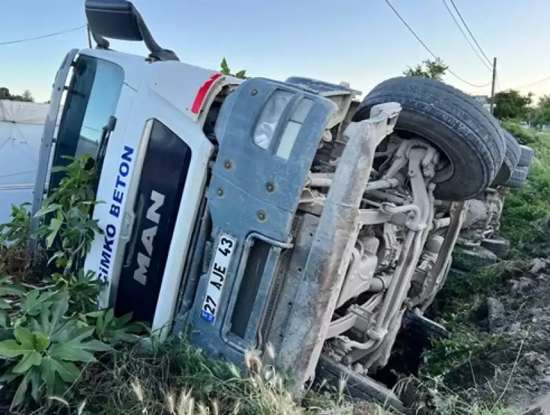 Hatay'da Yolun çökmesi Sonucu Beton Mikserinin Sürücüsü Yaralandı