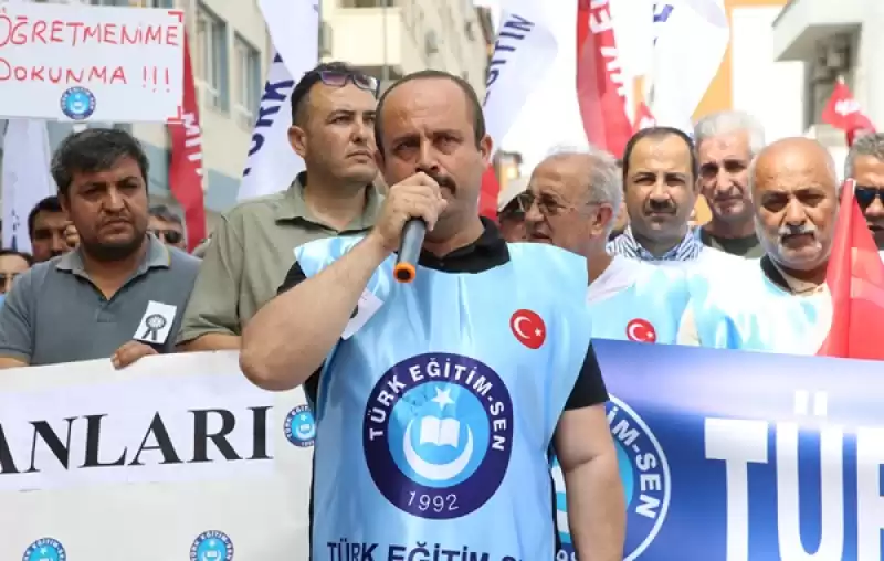 Hatay'da Eğitim Sendikaları Okul Müdürünün öldürülmesini Protesto Etti