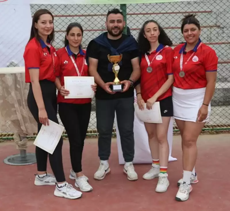 Hatay'da Düzenlenen İller Arası 2. Kort Tenis Turnuvası Tamamlandı