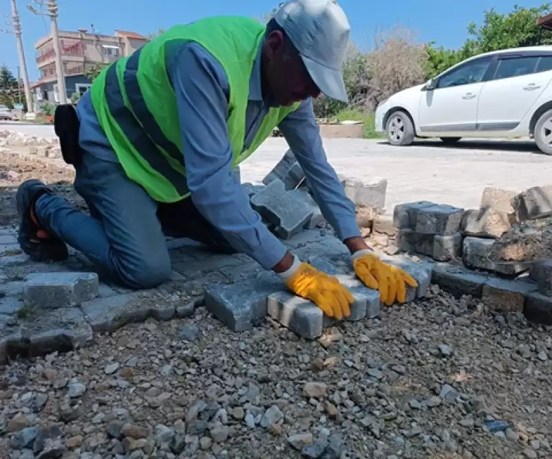 Samandağ Belediyesi Ekipleri Ilçe Genelinde Hummalı çalışmalarını Sürdürüyorlar