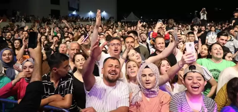 İskenderun'da Gençlik Festivali Uğur Aslan Konseri Ile Sona Erdi 