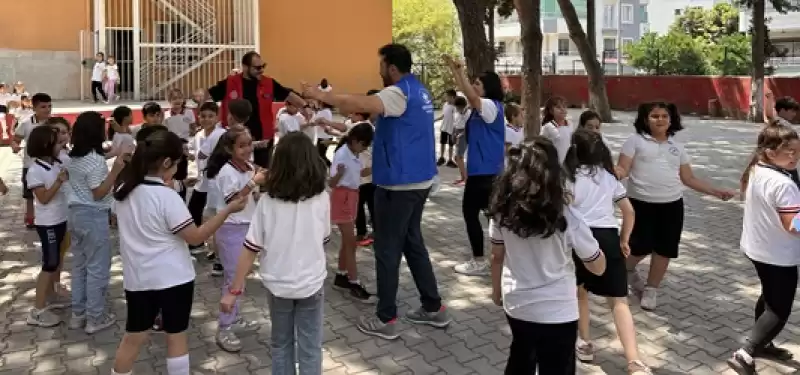 Hatay Dörtyol'da Gençler Ilkokul öğrencileriyle Bir Araya Geldi