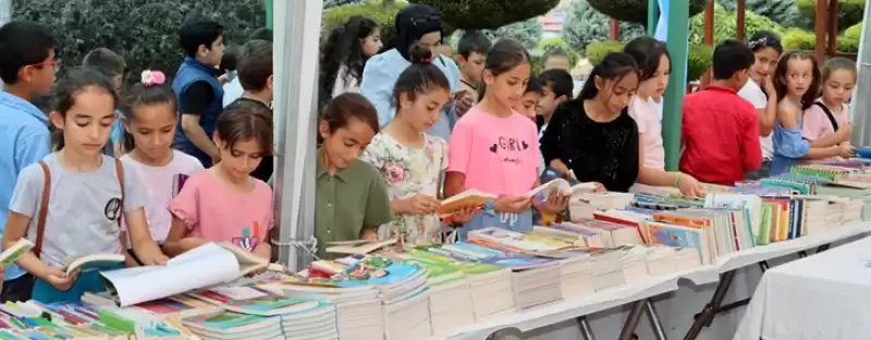 Kitap Sevgisi Engel Tanımıyor