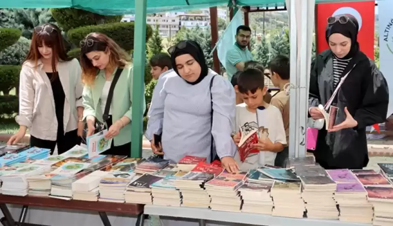 Kitap Sevgisi Engel Tanımıyor