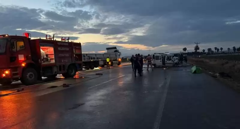 Hatay'da 2 Otomobilin çarpıştığı Kazada 5 Kişi öldü