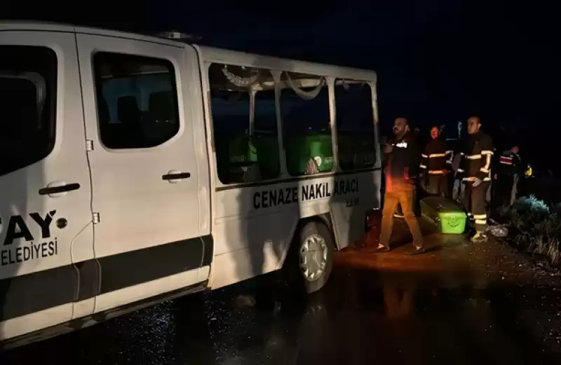 Hatay'da 2 Otomobilin çarpıştığı Kazada 5 Kişi öldü