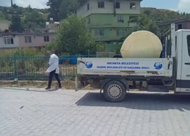 Antakya Belediyesi Ekipleri, Haşerelere Karşı Etkin Mücadele Sergiliyor 2