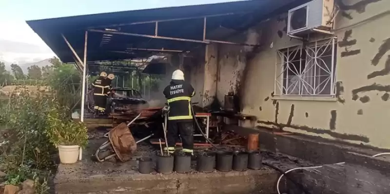 Hatay'da Otomobilden Eve Sıçrayan Yangın Söndürüldü  