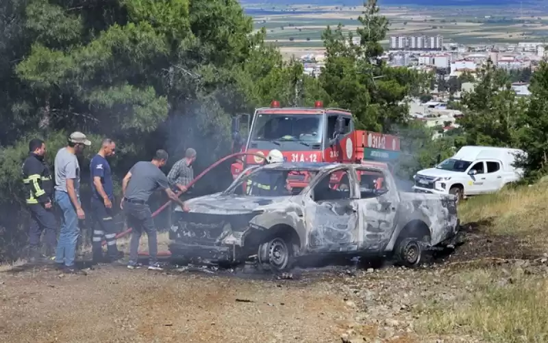 Hassa'da Ormanlık Alandaki Kamyonette çıkan Yangın Söndürüldü  