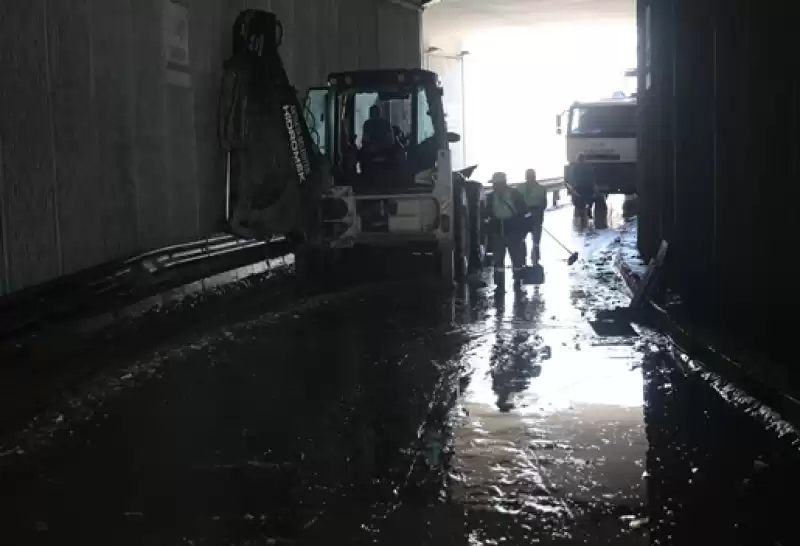 Hatay'da Sağanaktan Etkilenen Bölgelerde Temizlik çalışması Başlatıldı 