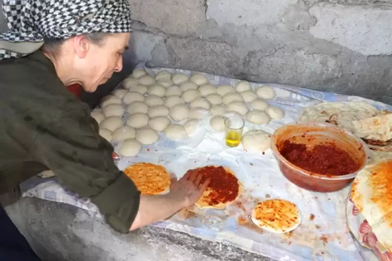 Gelenekten Gelen Lezzet; Tandır Katıklı Ekmek