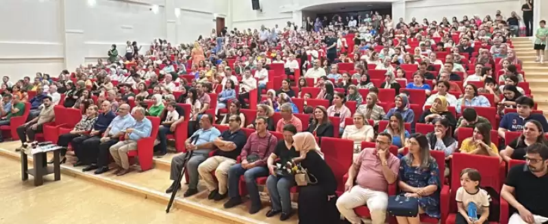 Hatay'da öğretmenlerden Oluşan Koro Konser Verdi