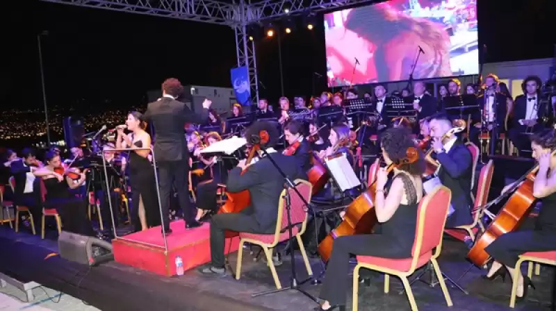 Hatay Akademi Senfoni Orkestrası Depremzedelere Konser Verdi