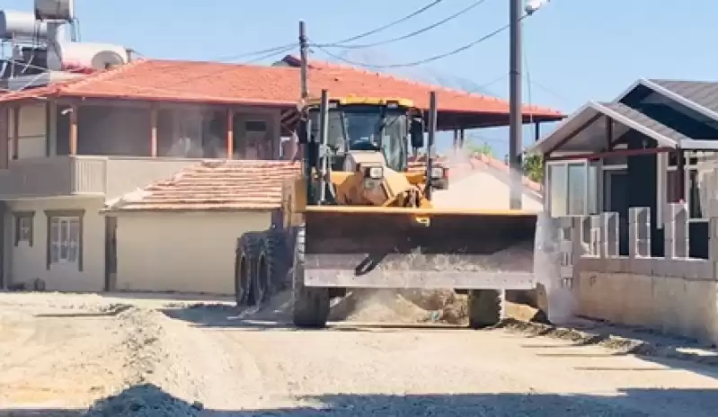 Fen Işleri Ekiplerimizce 11 Mahallemizde Eşzamanlı çalışmalarımızı Sürdürüyoruz