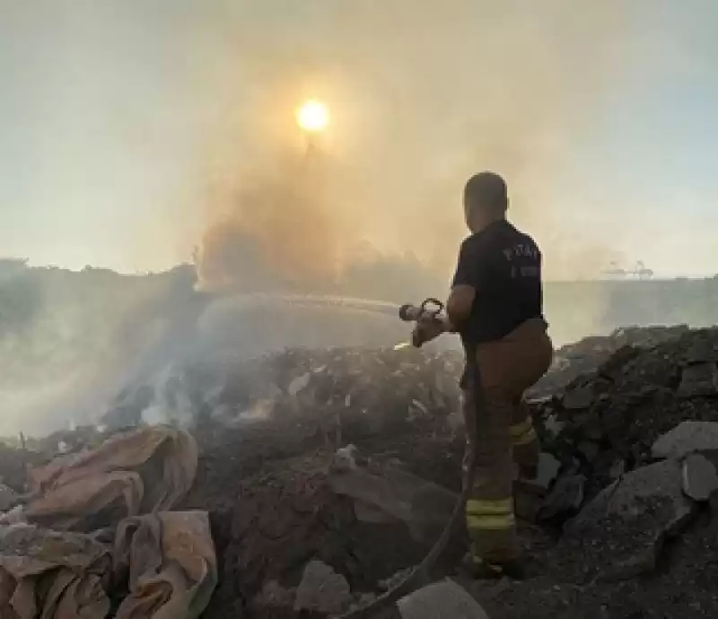 İskenderun'da çöplük Alanda çıkan Yangın Söndürüldü