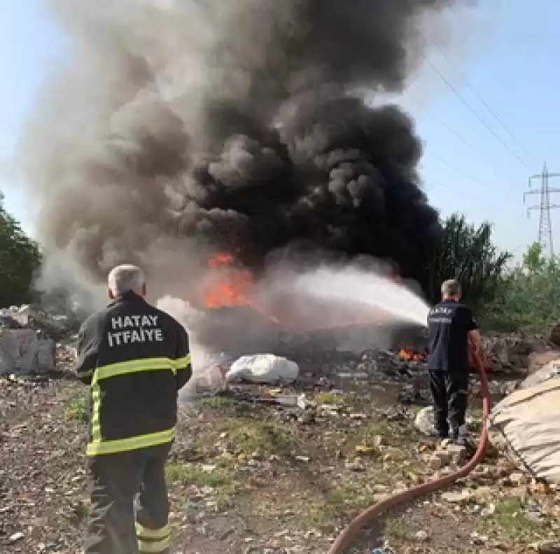 Payas'ta Hurdalıkta çıkan Yangın Söndürüldü