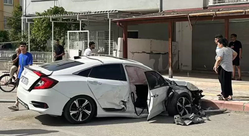 İskenderun'da Zincirleme Trafik Kazasında 3 Kişi Yaralandı