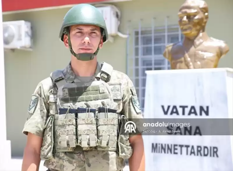 Sınırda Nöbet Tutan Asker, Ailesinin Sürpriz Ziyaretiyle çifte Bayram Yaşadı