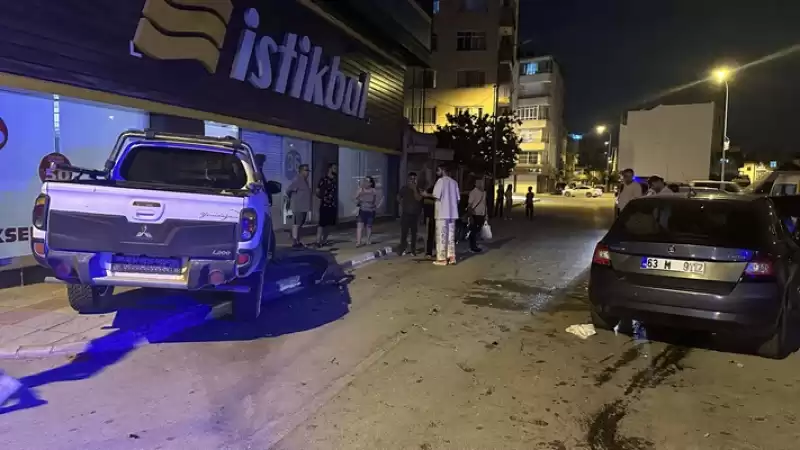 Hatay'da Pikapla Otomobil çarpıştı, 2 Kişi Yaralandı  