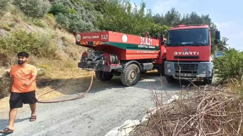 Hatay'da Otluk Ve Ağaçlık Alanda çıkan Yangın Söndürüldü