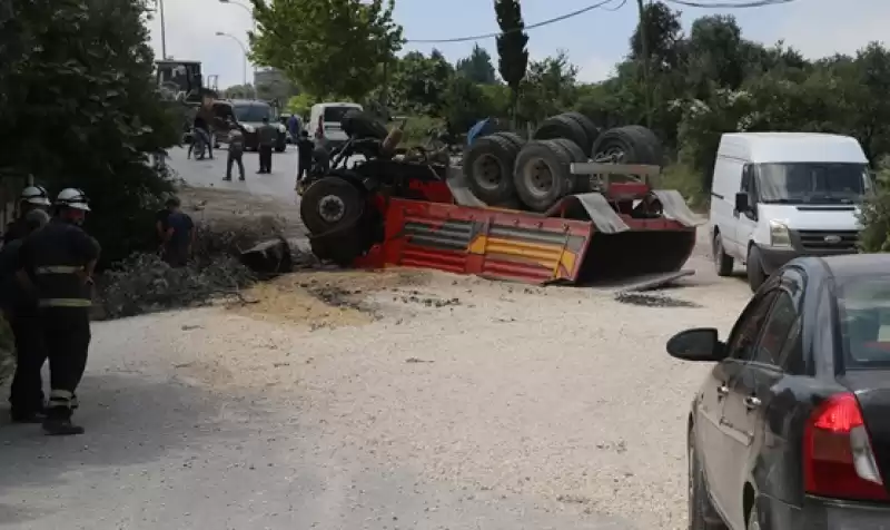 Defne'de Devrilen Hafriyat Kamyonunun Sürücüsü Yaralandı