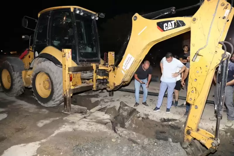 İskenderun Atatürk Anıt Alanını 5 Temmuz Festivaline Yetiştirmek Için Gece Gündüz çalışıyor 