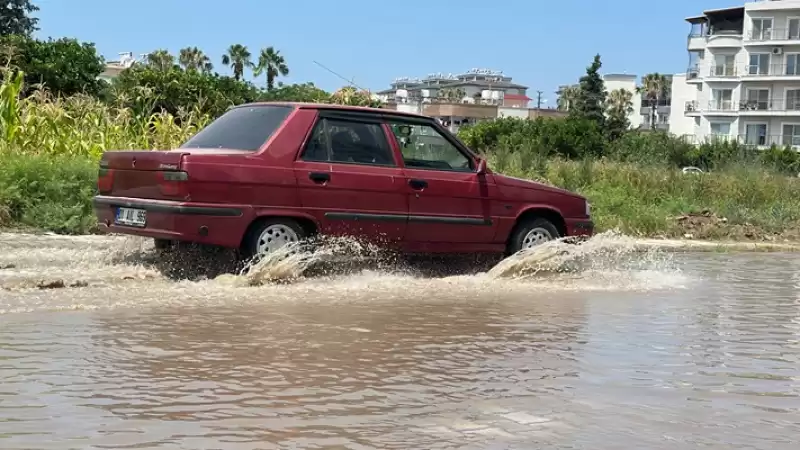 İskenderun’da Sağanak Ve Kuvvetli Rüzgar Etkili Oldu