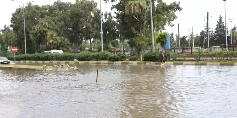 Hatay' İskenderun Da Sağanak Etkili Oldu