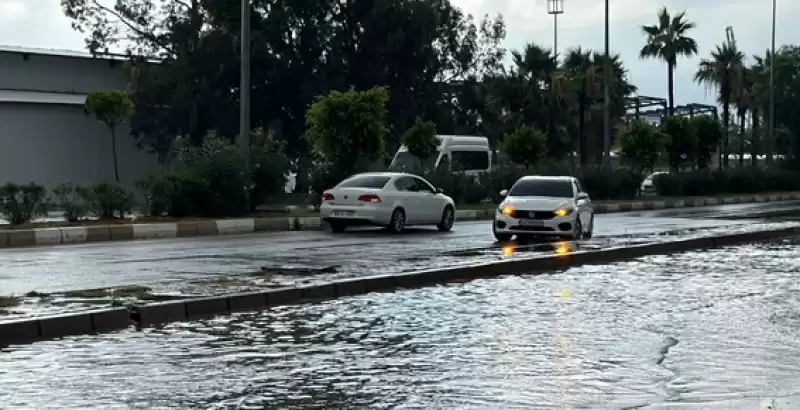 Hatay' İskenderun Da Sağanak Etkili Oldu