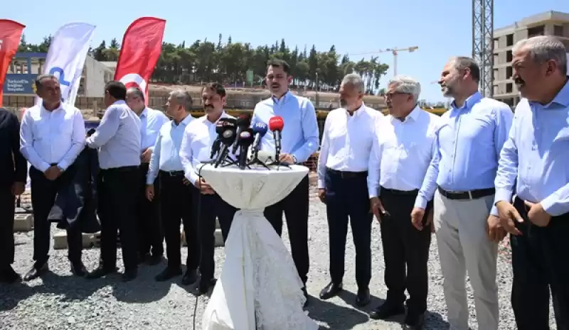 Bakan Kurum, Hatay Atatürk Caddesi'ndeki şantiye Alanında Konuştu: