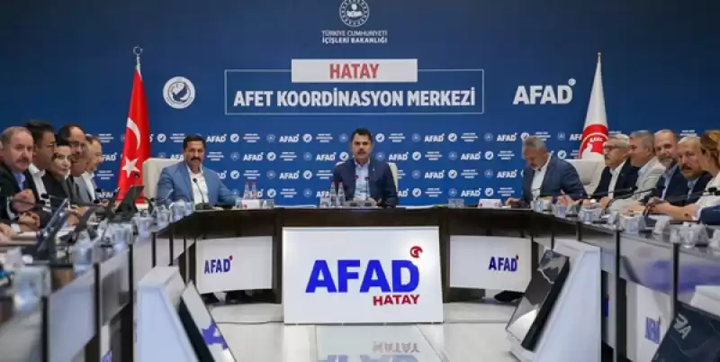 Bakan Kurum, Hatay Atatürk Caddesi'ndeki şantiye Alanında Konuştu: