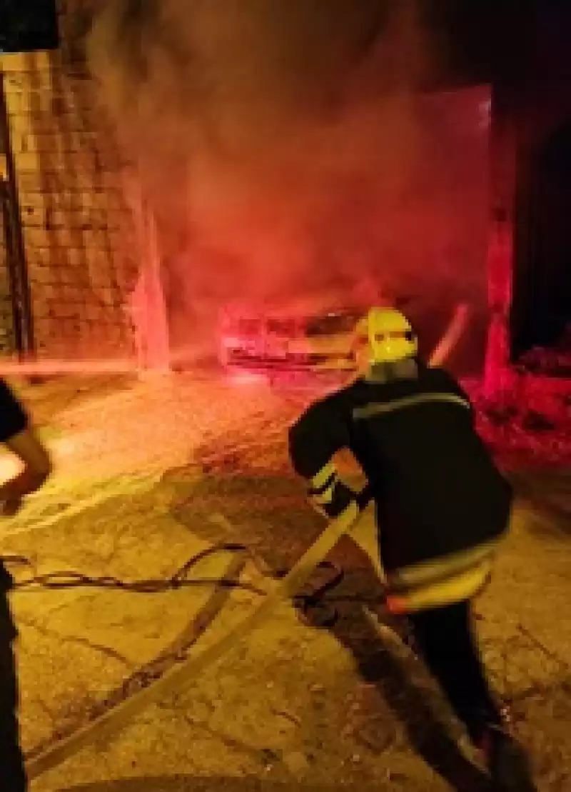 Hatay'da Park Halindeki Otomobilde çıkan Yangın Söndürüldü