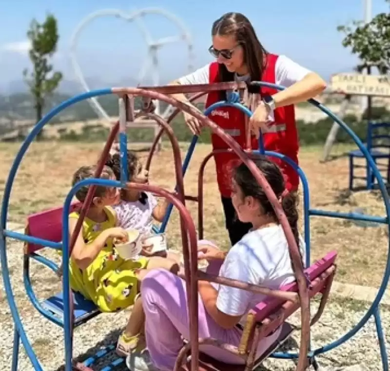 Kızılay Antakya Ve Defne’de Yetim çocukları Sevindirdi