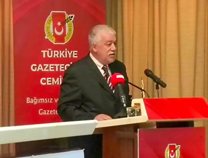 Mithat Kalaycıoğlu’na ödülü Altan Öymen Tarafından Takdim Edildi