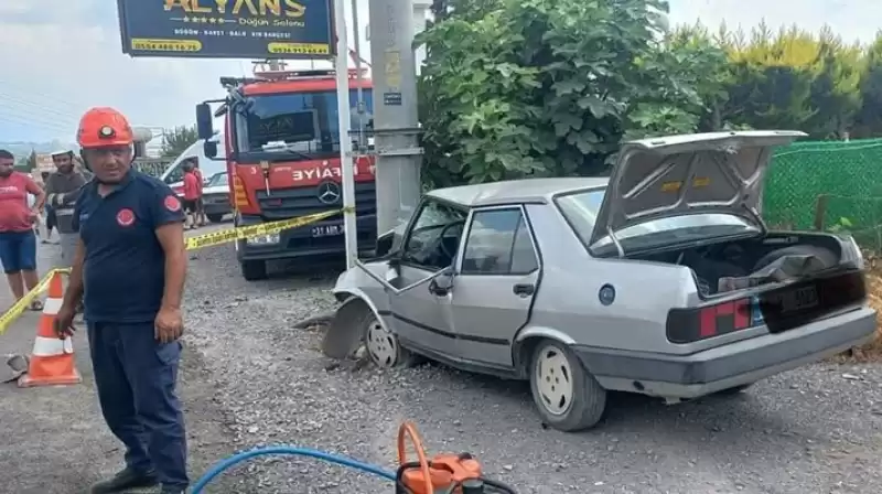 Hatay'da Aydınlatma Direğine çarpan Otomobilin Sürücüsü öldü