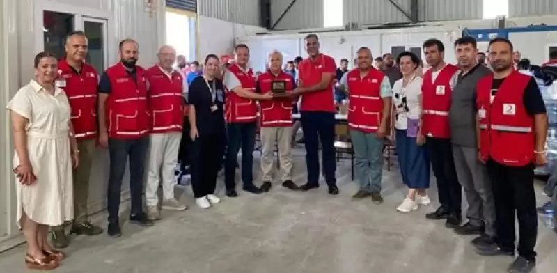 Kızılay Hatay Kurucu Il Başkanı Özbakış’a Plaket