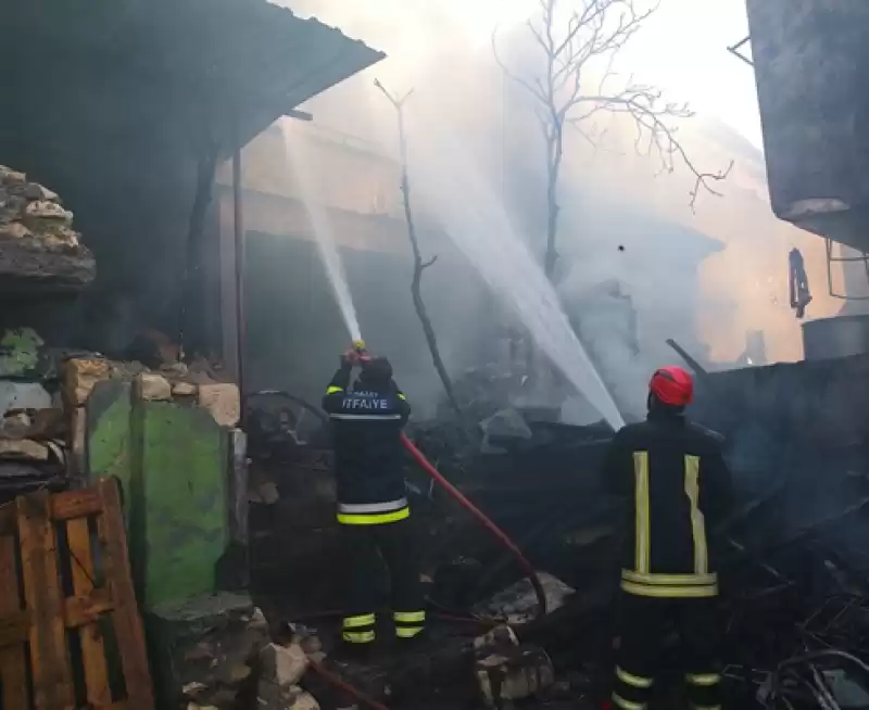 Hatay'da Binanın Deposunda çıkan Yangın Söndürüldü