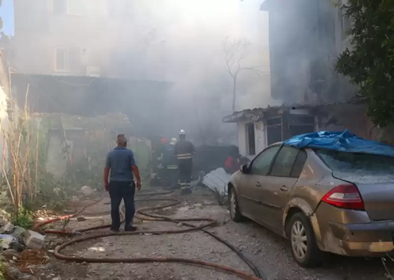 Hatay'da Binanın Deposunda çıkan Yangın Söndürüldü