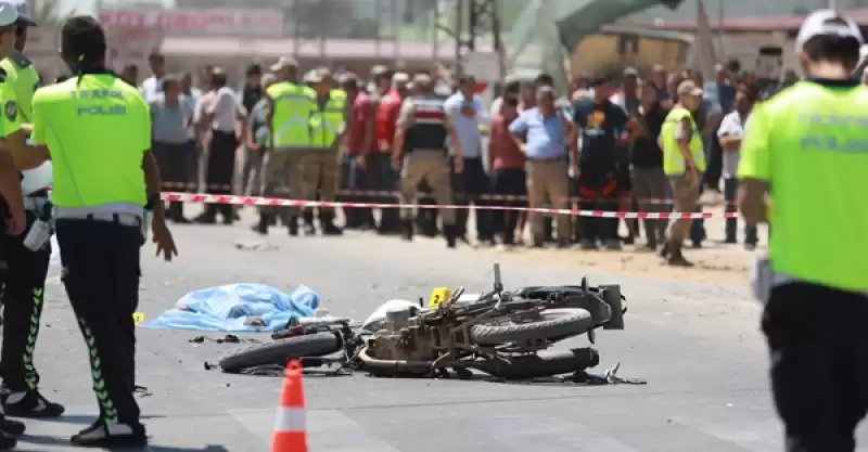 Hatay'da Kamyonetin çarptığı Motosikletteki 2 Kişi öldü