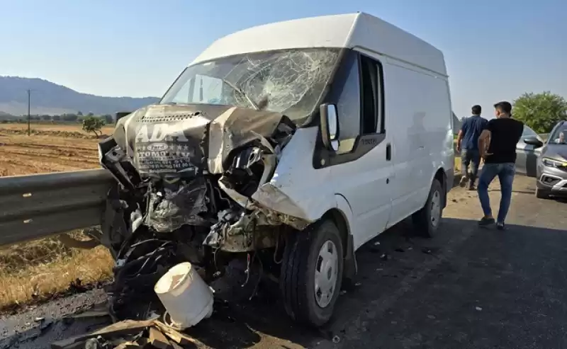 Hatay'da Traktörle Panelvan çarpıştı, 1 Kişi öldü, 2 Kişi Yaralandı