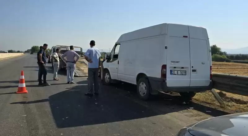 Hatay'da Traktörle Panelvan çarpıştı, 1 Kişi öldü, 2 Kişi Yaralandı