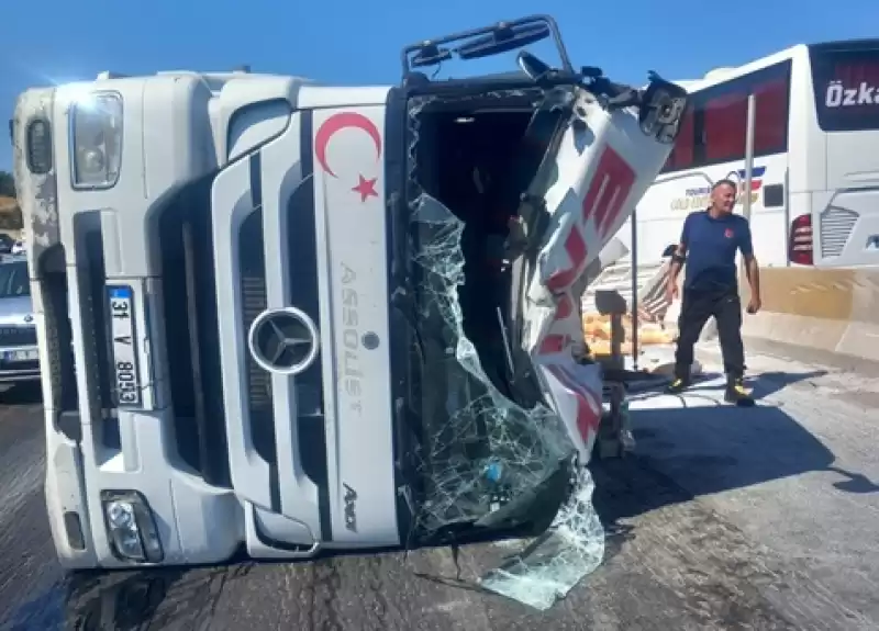 Hatay'da Devrilen Tırın Sürücüsü Yaralandı