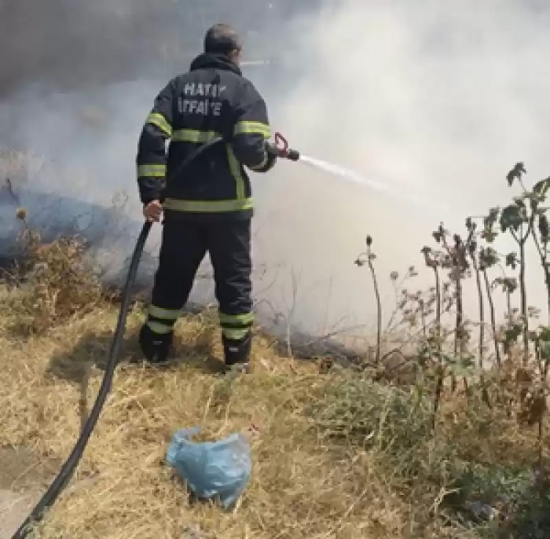 Hatay'da Otluk Ve çalılık Alanlarda çıkan Yangınlar Söndürüldü