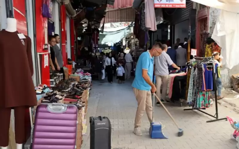 Sessiz Dünyasında çarşıyı Pırıl Pırıl Yapıyor