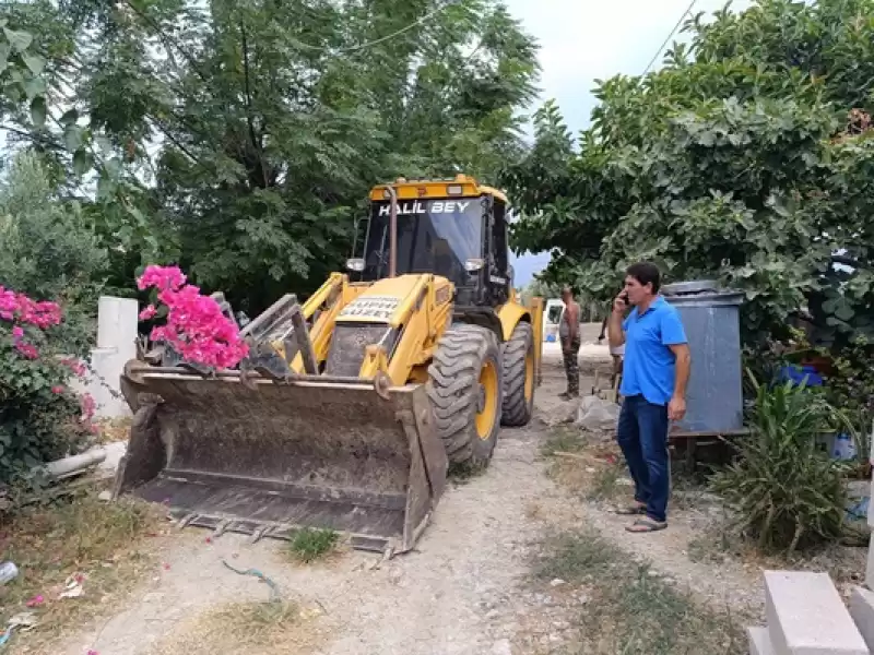 Samandağ'da Mahallenin çevre Düzenlemesini Ve Temizliğini Vatandaşlar Yaptı 